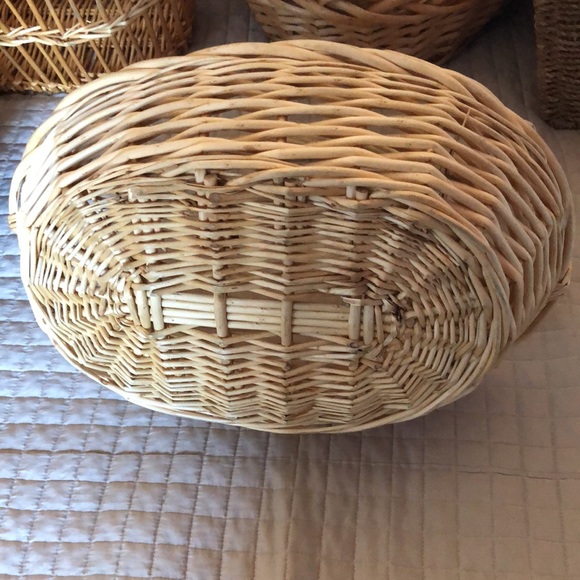 NEW HANDMADE BEAUTIFUL BASKET - Picture 4 of 5